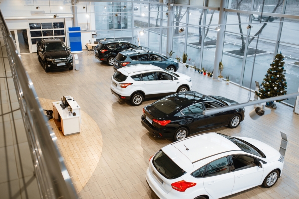 clean auto dealership following the car dealership cleaning checklist
